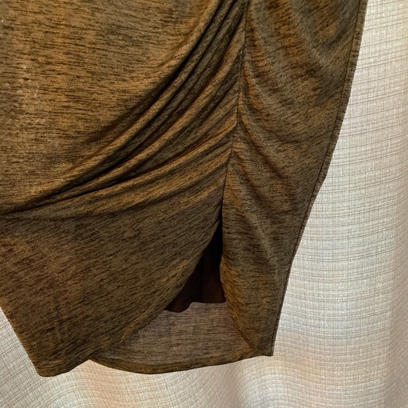 Ingrid & Isabel maternity gold dress - Picture 3 of 4